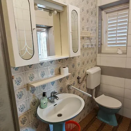 Dezeljin بيت ضيافة