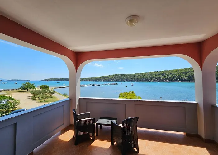 Dezeljin בית הארחה *