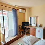 Dezeljin Pensión *