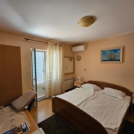 Pensiune Dezeljin Kampor